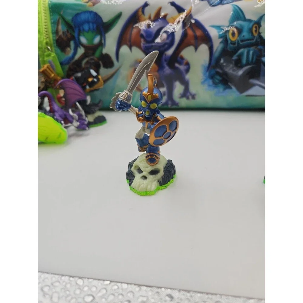 16 Skylanders Spyro's Adventure Zip Up Case